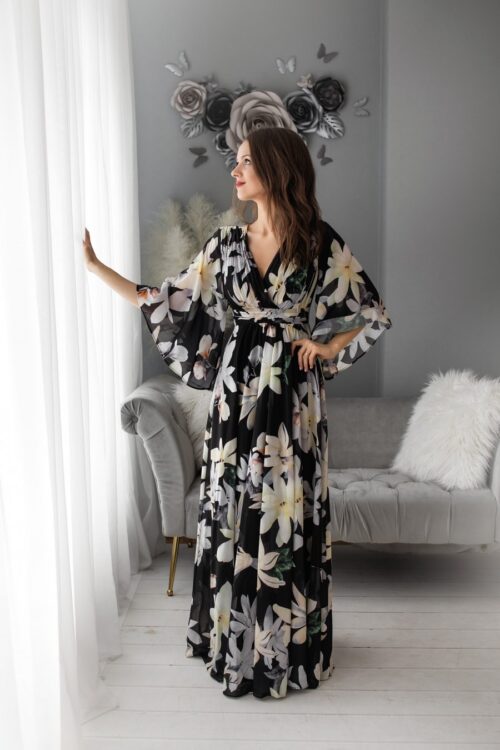 Kimono-lõikeline kleit must